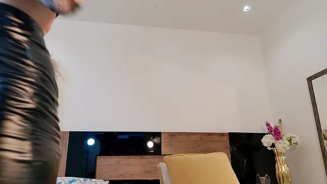 LucyHanks online show from 03/04/26, 11:27