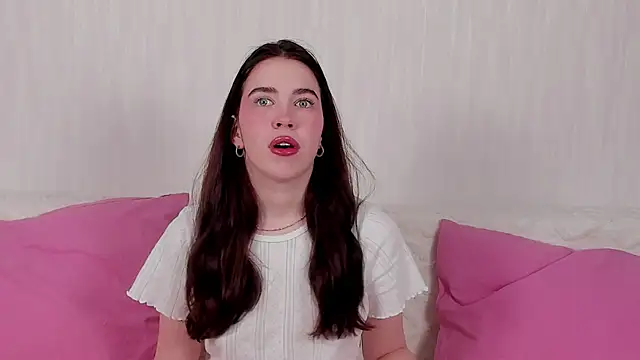 Snapshot of Kimberlybondd chatting on 12/15/25, 08:35 Kimberlybondd online show from 12/15/25, 08:35