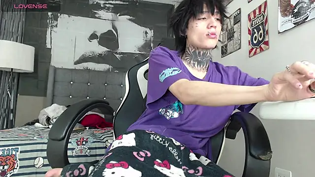 Snapshot of koryu_skull chatting on 12/16/25, 12:04 koryu skull online show from 12/16/25, 12:04