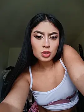 Snapshot of EmmyDuran chatting on 05/20/26, 07:53 EmmyDuran online show from 05/20/26, 07:53