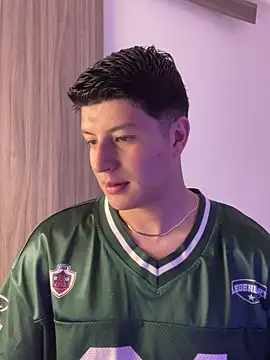 Goldenknight33 online show from 12/21/25, 04:03