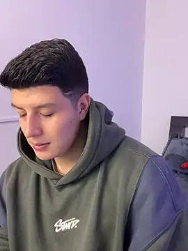 Goldenknight33 online show from 02/18/26, 03:52