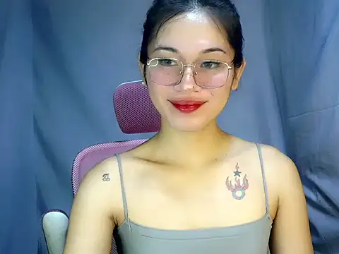 Snapshot of bombely_69 chatting on 06/13/26, 03:10 bombely 69 online show from 06/13/26, 03:10