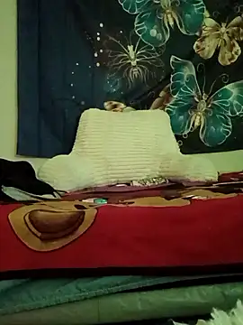 Snapshot of LoverGamer1 chatting on 12/14/25, 04:18 LoverGamer1 online show from 12/14/25, 04:18