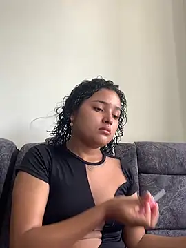 ladulcemary  online show from 04/17/26, 08:01