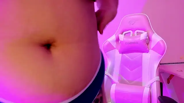 Snapshot of NaomySakura chatting on 12/15/25, 06:23 NaomySakura online show from 12/15/25, 06:23