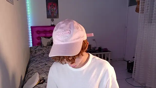 Snapshot of Dani_Dancer chatting on 12/20/25, 01:12 Dani Dancer online show from 12/20/25, 01:12