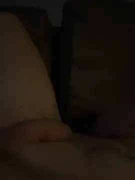 Snapshot of lewis24668 chatting on 12/21/25, 01:24 lewis24668 online show from 12/21/25, 01:24