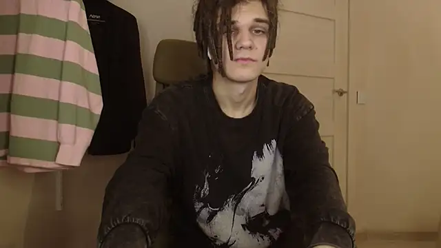 Snapshot of PeachTree chatting on 03/20/26, 10:47 PeachTree online show from 03/20/26, 10:47