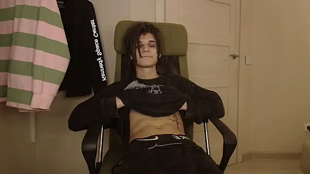 Snapshot of PeachTree chatting on 03/28/26, 07:13 PeachTree online show from 03/28/26, 07:13