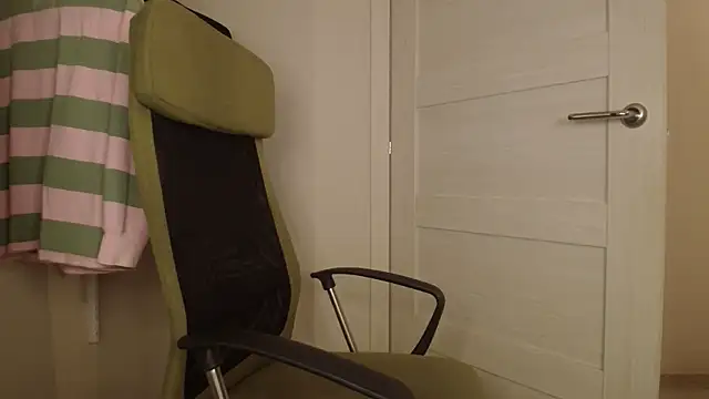 Snapshot of PeachTree chatting on 03/30/26, 06:53 PeachTree online show from 03/30/26, 06:53