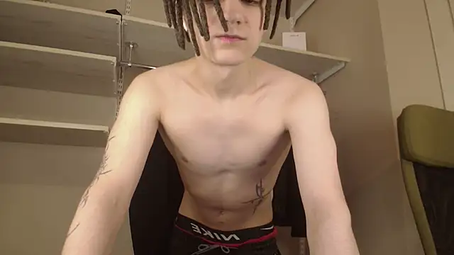 Snapshot of PeachTree chatting on 04/04/26, 11:02 PeachTree online show from 04/04/26, 11:02