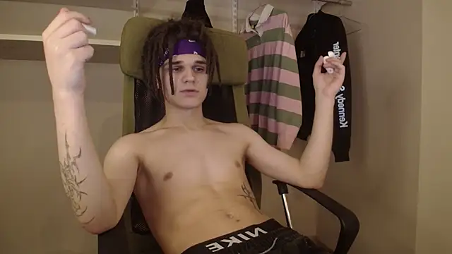 Snapshot of PeachTree chatting on 04/06/26, 12:19 PeachTree online show from 04/06/26, 12:19