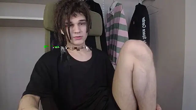 Snapshot of PeachTree chatting on 04/11/26, 08:18 PeachTree online show from 04/11/26, 08:18