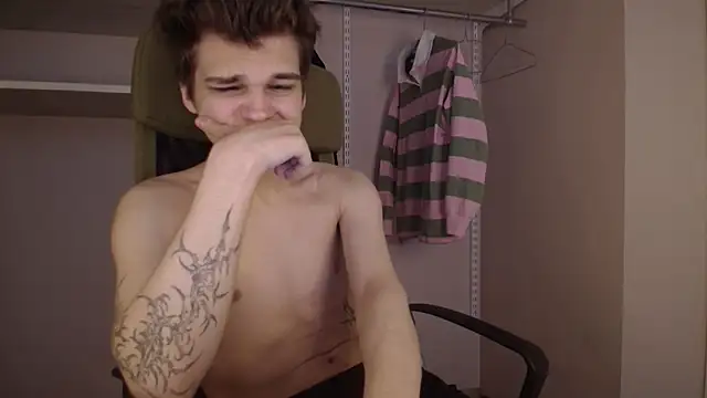 Snapshot of PeachTree chatting on 04/21/26, 04:12 PeachTree online show from 04/21/26, 04:12