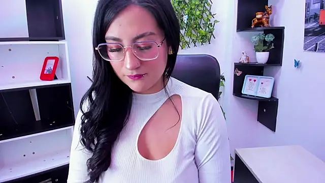 sophi hardd  online show from 02/21/26, 04:19