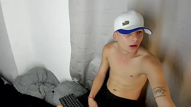 Snapshot of angel_boy_sex chatting on 12/14/25, 10:58 angel boy sex online show from 12/14/25, 10:58