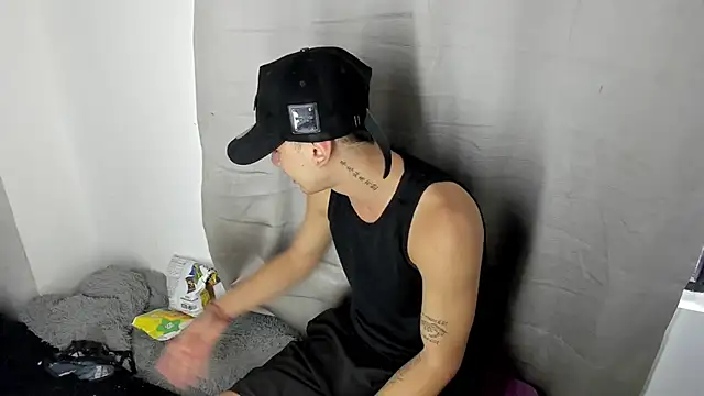 Snapshot of angel_boy_sex chatting on 12/15/25, 04:55 angel boy sex online show from 12/15/25, 04:55