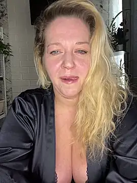 Snapshot of JenniferCarmen chatting on 04/27/26, 02:09 JenniferCarmen online show from 04/27/26, 02:09