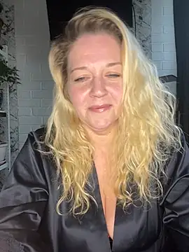 Snapshot of JenniferCarmen chatting on 05/10/26, 07:57 JenniferCarmen online show from 05/10/26, 07:57