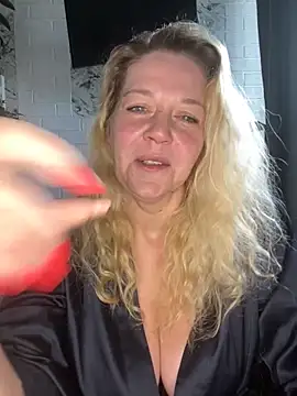 Snapshot of JenniferCarmen chatting on 05/12/26, 01:14 JenniferCarmen online show from 05/12/26, 01:14