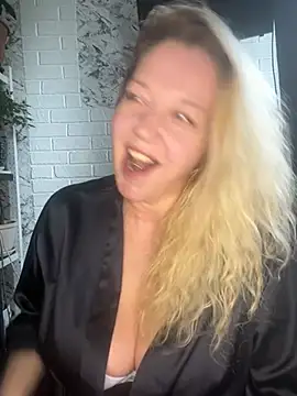 Snapshot of JenniferCarmen chatting on 05/16/26, 06:32 JenniferCarmen online show from 05/16/26, 06:32