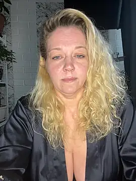 Snapshot of JenniferCarmen chatting on 05/21/26, 02:07 JenniferCarmen online show from 05/21/26, 02:07