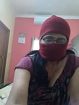 Snapshot of Bindhu_30 chatting on 12/22/25, 04:53 Bindhu 30 online show from 12/22/25, 04:53