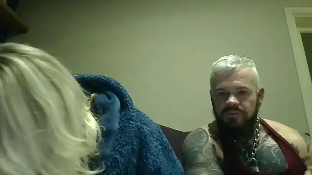 Snapshot of trans_man_and_his_dom chatting on 12/14/25, 07:07 trans man and his dom online show from 12/14/25, 07:07