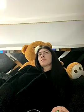 Snapshot of Moon_Magic666 chatting on 12/16/25, 05:01 Moon Magic666 online show from 12/16/25, 05:01