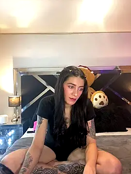 Snapshot of Moon_Magic666 chatting on 12/20/25, 06:15 Moon Magic666 online show from 12/20/25, 06:15