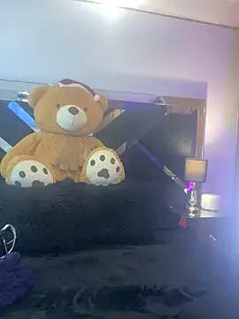 Snapshot of Moon_Magic666 chatting on 12/22/25, 06:27 Moon Magic666 online show from 12/22/25, 06:27