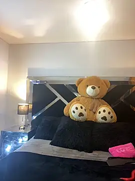 Snapshot of Moon_Magic666 chatting on 03/12/26, 01:45 Moon Magic666 online show from 03/12/26, 01:45