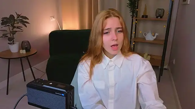 Snapshot of Bella_xBaby chatting on 12/15/25, 01:26 Bella xBaby online show from 12/15/25, 01:26