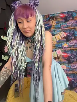 Snapshot of Tattoo__Moon chatting on 04/13/26, 12:05 Tattoo Moon online show from 04/13/26, 12:05