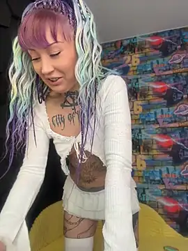 Snapshot of Tattoo__Moon chatting on 04/17/26, 12:24 Tattoo Moon online show from 04/17/26, 12:24