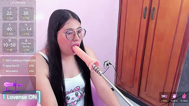 Snapshot of nomi_blue chatting on 12/14/25, 03:45 nomi blue online show from 12/14/25, 03:45