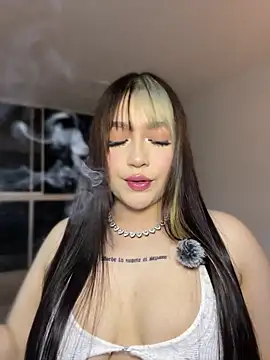Snapshot of Daniela_ruizz chatting on 04/27/26, 11:47 Daniela ruizz online show from 04/27/26, 11:47