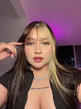 Snapshot of Daniela_ruizz chatting on 05/15/26, 12:50 Daniela ruizz online show from 05/15/26, 12:50