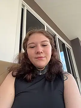 Snapshot of FionaMurr chatting on 12/14/25, 02:06 FionaMurr online show from 12/14/25, 02:06