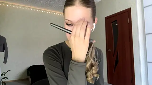 ZaidaSchwarten online show from 01/10/26, 07:21