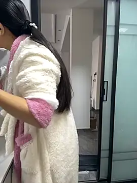 Snapshot of cmvoo chatting on 12/15/25, 01:43 cmvoo online show from 12/15/25, 01:43