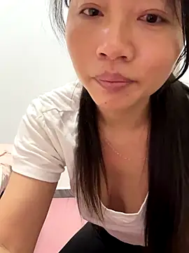 Snapshot of cmvoo chatting on 12/18/25, 11:22 cmvoo online show from 12/18/25, 11:22