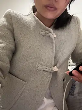 Snapshot of cmvoo chatting on 04/23/26, 01:57 cmvoo online show from 04/23/26, 01:57