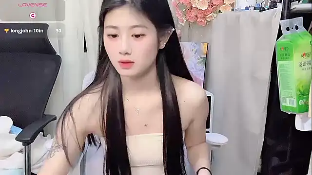 Yvonne-07 online show from 12/17/25, 12:55