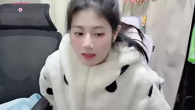 Yvonne-07 online show from 12/19/25, 11:28