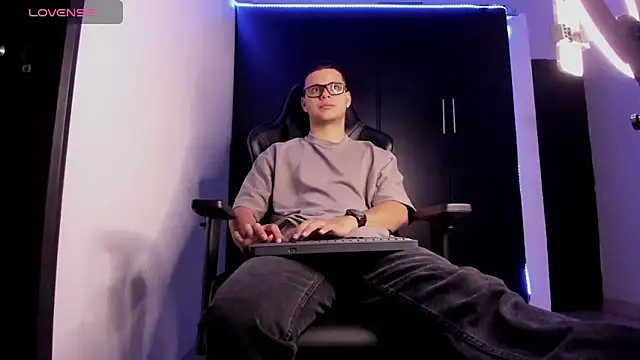 Liam Mateo online show from 03/21/26, 05:56