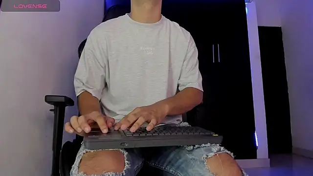 Liam Mateo online show from 04/02/26, 05:16