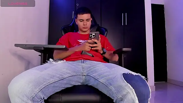 Snapshot of Liam_Mateo chatting on 04/28/26, 02:27 Liam Mateo online show from 04/28/26, 02:27