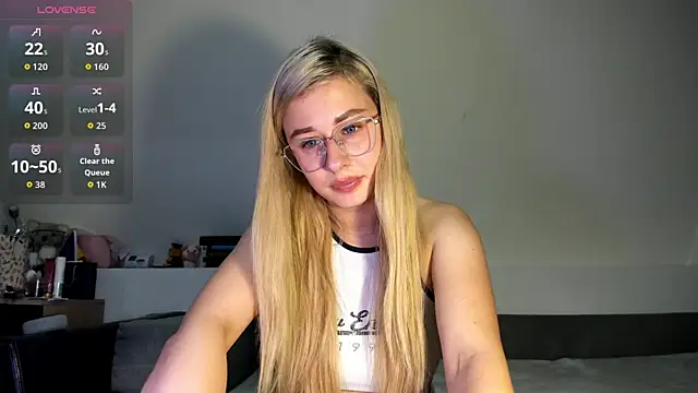 Snapshot of JessyyJ chatting on 12/15/25, 08:24 JessyyJ online show from 12/15/25, 08:24